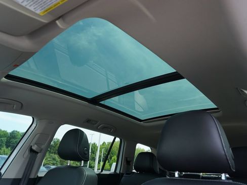 Used 2021 Volkswagen Atlas SE w/ Panoramic Sunroof Package FWD image 14