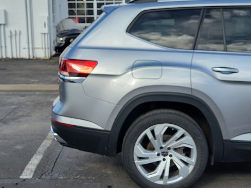 Used 2022 Volkswagen Atlas SE w/ Panoramic Sunroof Package image 16