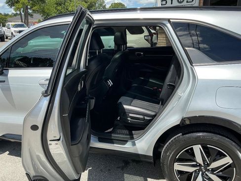 Used 2021 Kia Sorento S w/ Panoramic Sunroof Package FWD image 16