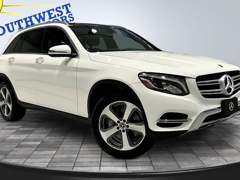 Used 2018 Mercedes-Benz GLC 300 4MATIC w/ Multimedia Package image 3