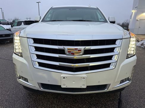 Used 2019 Cadillac Escalade Luxury image 4