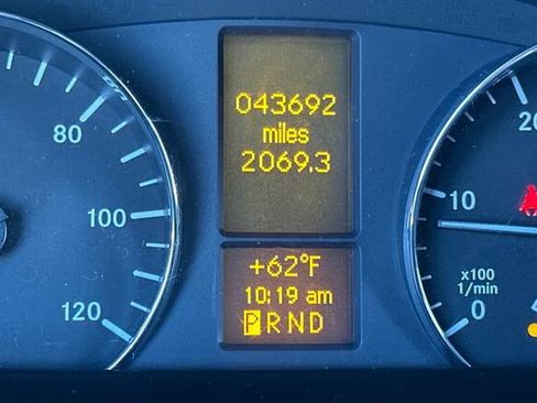 Used 2016 Mercedes-Benz Sprinter 2500 image 26