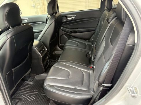 Used 2019 Ford Edge Titanium image 25