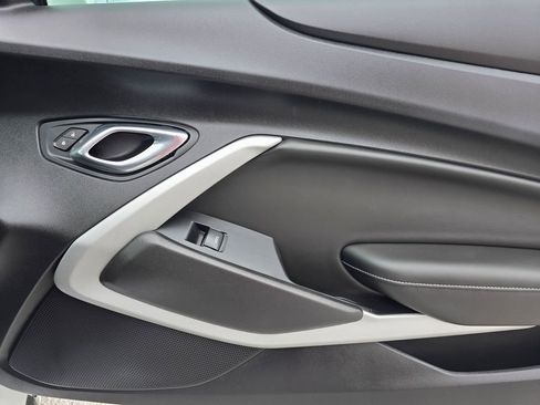 Certified 2021 Chevrolet Camaro SS RWD image 31