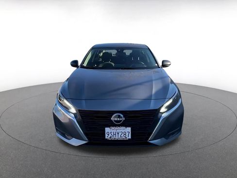 Used 2025 Nissan Altima 2.5 SV image 4