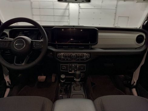 Used 2026 Jeep Wrangler Unlimited Sport AWD/4WD image 13
