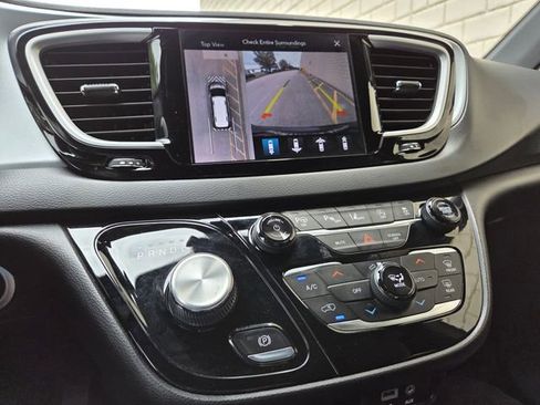 Used 2020 Chrysler Pacifica Touring-L Plus w/ Advanced Safetytec Group FWD image 51