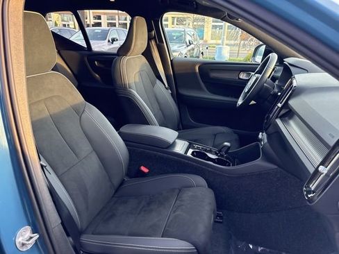 Used 2025 Volvo XC40 B5 Plus AWD/4WD image 16