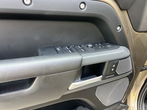 Used 2021 Land Rover Defender 110 X AWD/4WD image 25