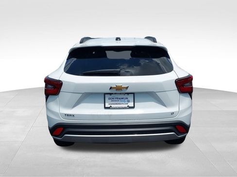 New 2026 Chevrolet Trax LT w/ LT Convenience Package FWD image 4
