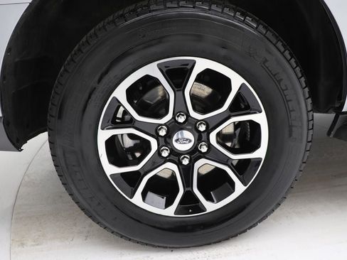 Used 2024 Ford Expedition Max XLT image 10