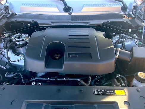 Certified 2023 Land Rover Defender 130 X-Dynamic SE image 31