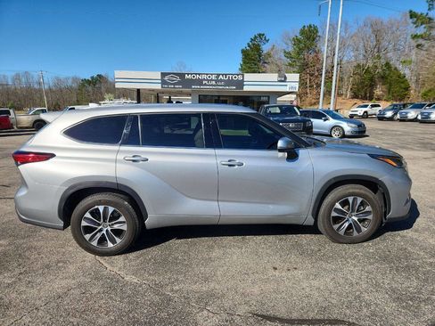 Used 2021 Toyota Highlander XLE image 1