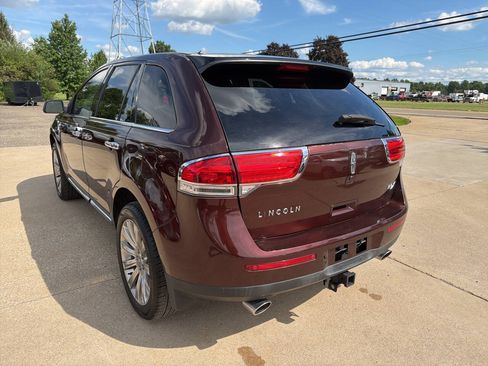 Used 2012 Lincoln MKX FWD image 5