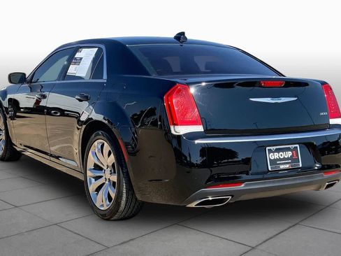 Used 2021 Chrysler 300 Touring w/ Chrome Appearance Package RWD image 12