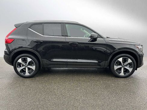 Used 2025 Volvo XC40 B5 Core w/ Protection Package Premier image 2