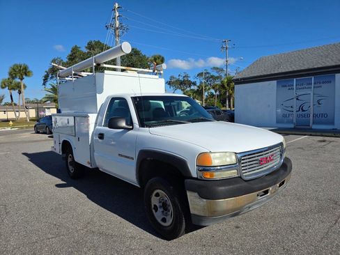 Used 2002 GMC Sierra 2500 2WD Regular Cab HD image 2