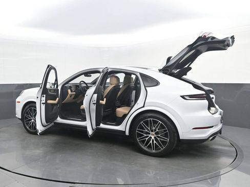 Certified 2025 Porsche Cayenne Coupe AWD/4WD image 44