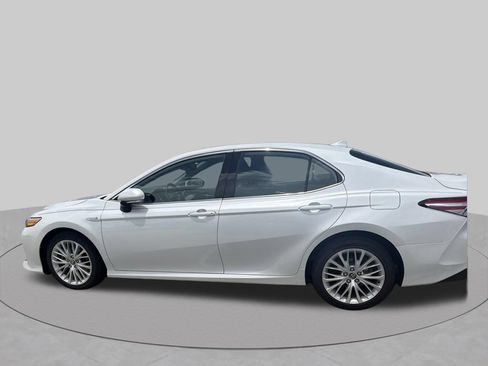 Used 2020 Toyota Camry XLE FWD image 5