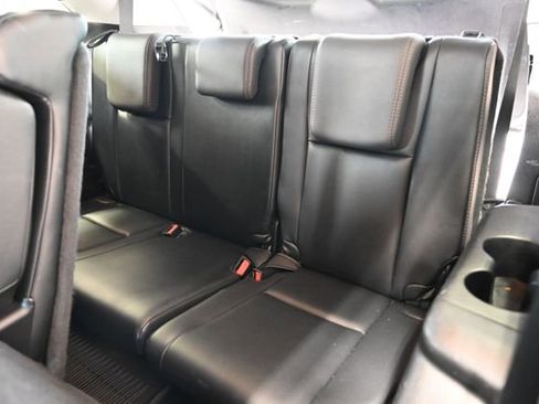 Used 2016 Toyota Highlander XLE w/ Four Season Floor Mat Package image 14