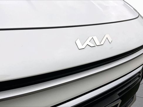 Used 2023 Kia Niro LX FWD image 28