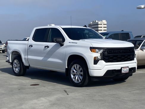 Used 2025 Chevrolet Silverado 1500 Custom RWD image 2