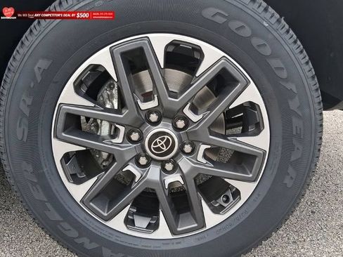Used 2022 Toyota Tundra Limited AWD/4WD image 23
