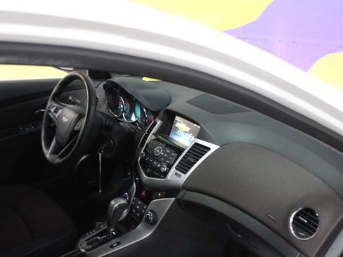 Used 2016 Chevrolet Cruze LT w/ Sun, Sound and Sport Package FWD image 12