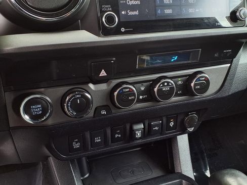 Certified 2021 Toyota Tacoma TRD Off-Road w/ Technology Package AWD/4WD image 10