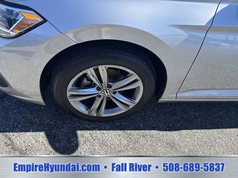 Used 2024 Volkswagen Jetta SE FWD image 12