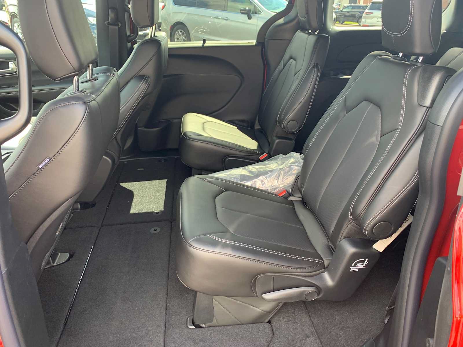 New 2027 Chrysler Pacifica Select FWD image 15