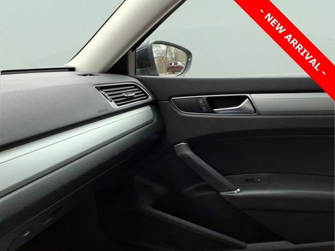 Used 2016 Volkswagen Passat 1.8T S image 20
