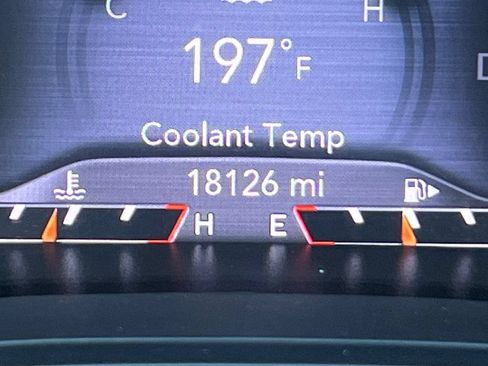 Used 2022 Jeep Cherokee Trailhawk w/ Premium Leather Package AWD/4WD image 8