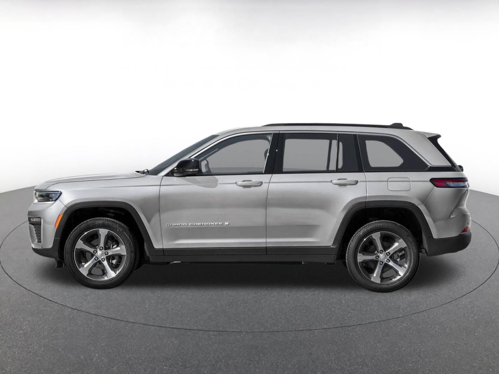 Used 2026 Jeep Grand Cherokee Limited AWD/4WD image 3