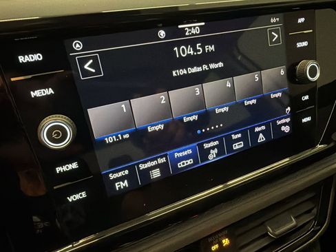 Used 2024 Volkswagen Taos SE image 23