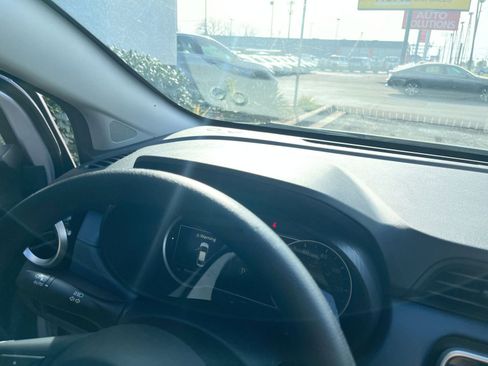 Used 2025 Nissan Versa SV image 32