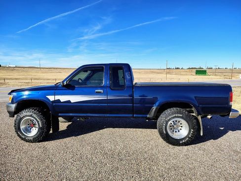 Used 1992 Toyota Pickup Deluxe image 2