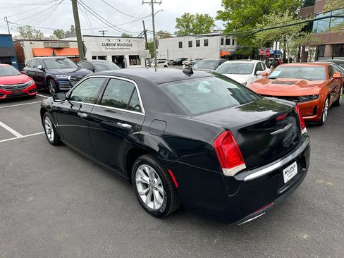 Used 2015 Chrysler 300 Limited image 9