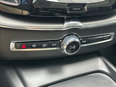 Certified 2025 Volvo XC60 B5 Core AWD/4WD image 23