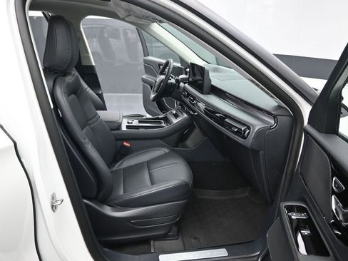 New 2026 Lincoln Aviator AWD image 38