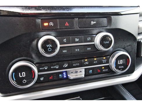 Used 2024 Ford Expedition XLT RWD image 27
