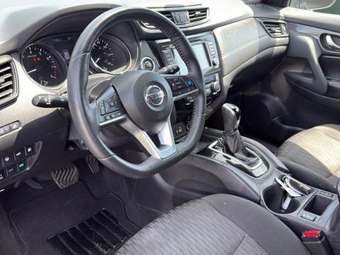 Used 2020 Nissan Rogue SV w/ Premium Package AWD/4WD image 13