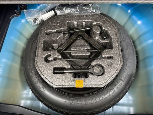 Certified 2024 Hyundai Venue Limited FWD image 37