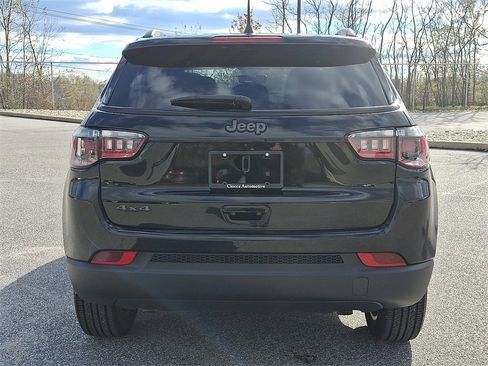 Used 2024 Jeep Compass Latitude w/ Convenience Group image 9