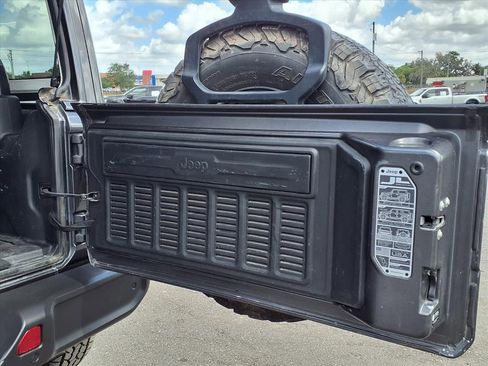 Used 2021 Jeep Wrangler Unlimited Rubicon 4xe w/ Cold Weather Group AWD/4WD image 21