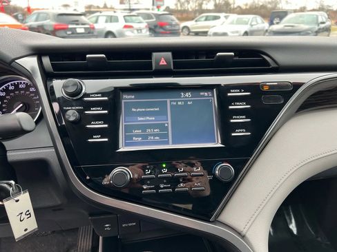 Used 2019 Toyota Camry XLE image 17