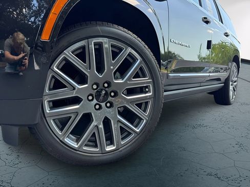 New 2026 GMC Yukon XL Denali Ultimate w/ LPO, Floor Liner Package AWD/4WD image 2