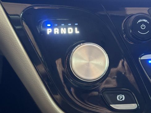 Used 2023 Chrysler Pacifica Touring-L FWD image 27