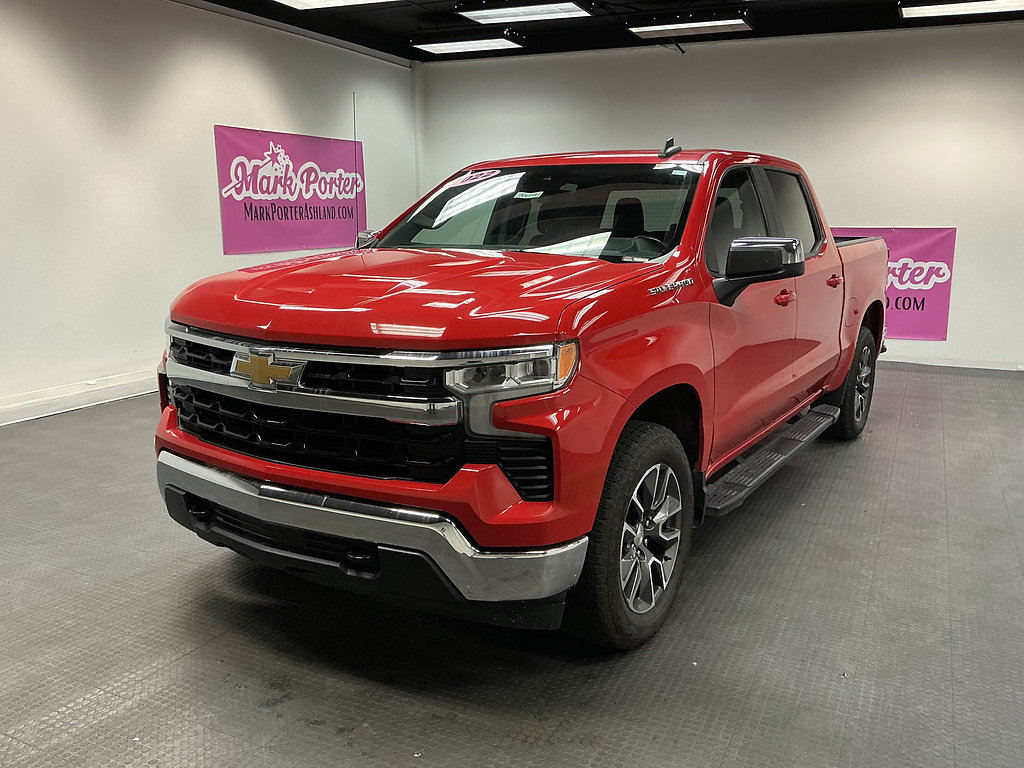 Used 2022 Chevrolet Silverado 1500 LT AWD/4WD image 1