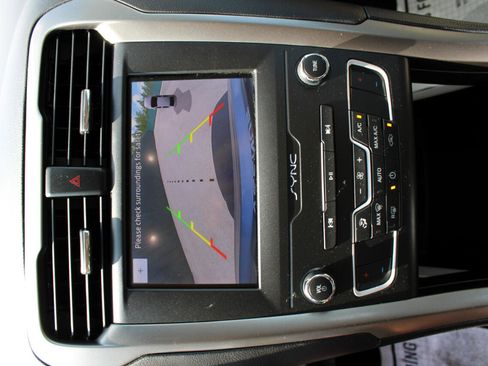 Used 2020 Ford Fusion SE image 20